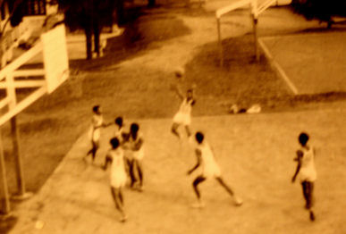 20111124-Wiki C schoolsStudents_playing_basket_ball.JPG